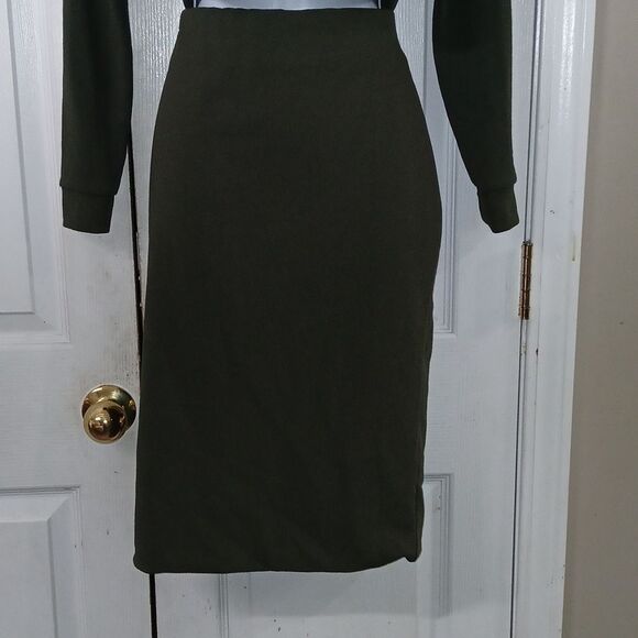 Lux La Fashion Nova 2 pc long sleeve crop top and pul skirt set Sz L NWOT - Picture 2 of 10
